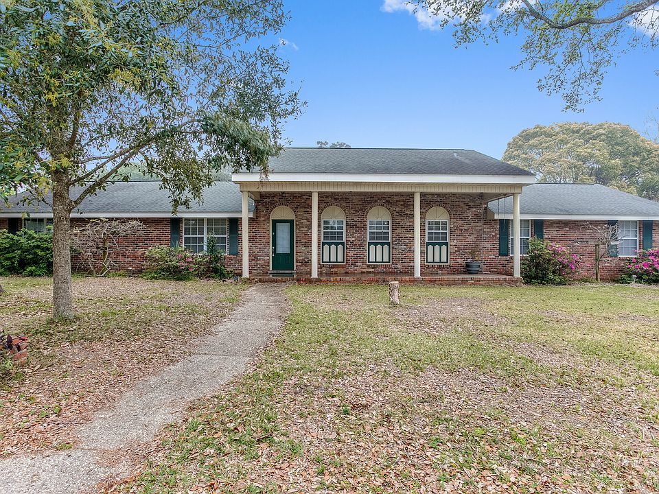 1st image of 305 Poinciana Dr