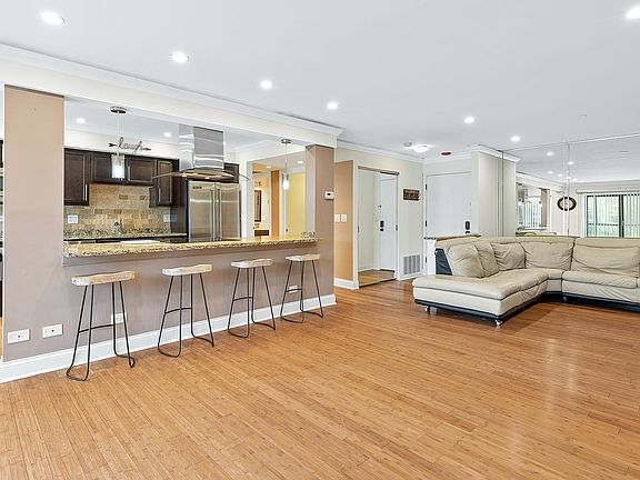 4th image of 250 W Parliament Pl APT 107