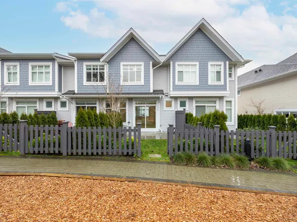 11280 Pazarena Pl #1060, Maple Ridge, BC V2X 9H8