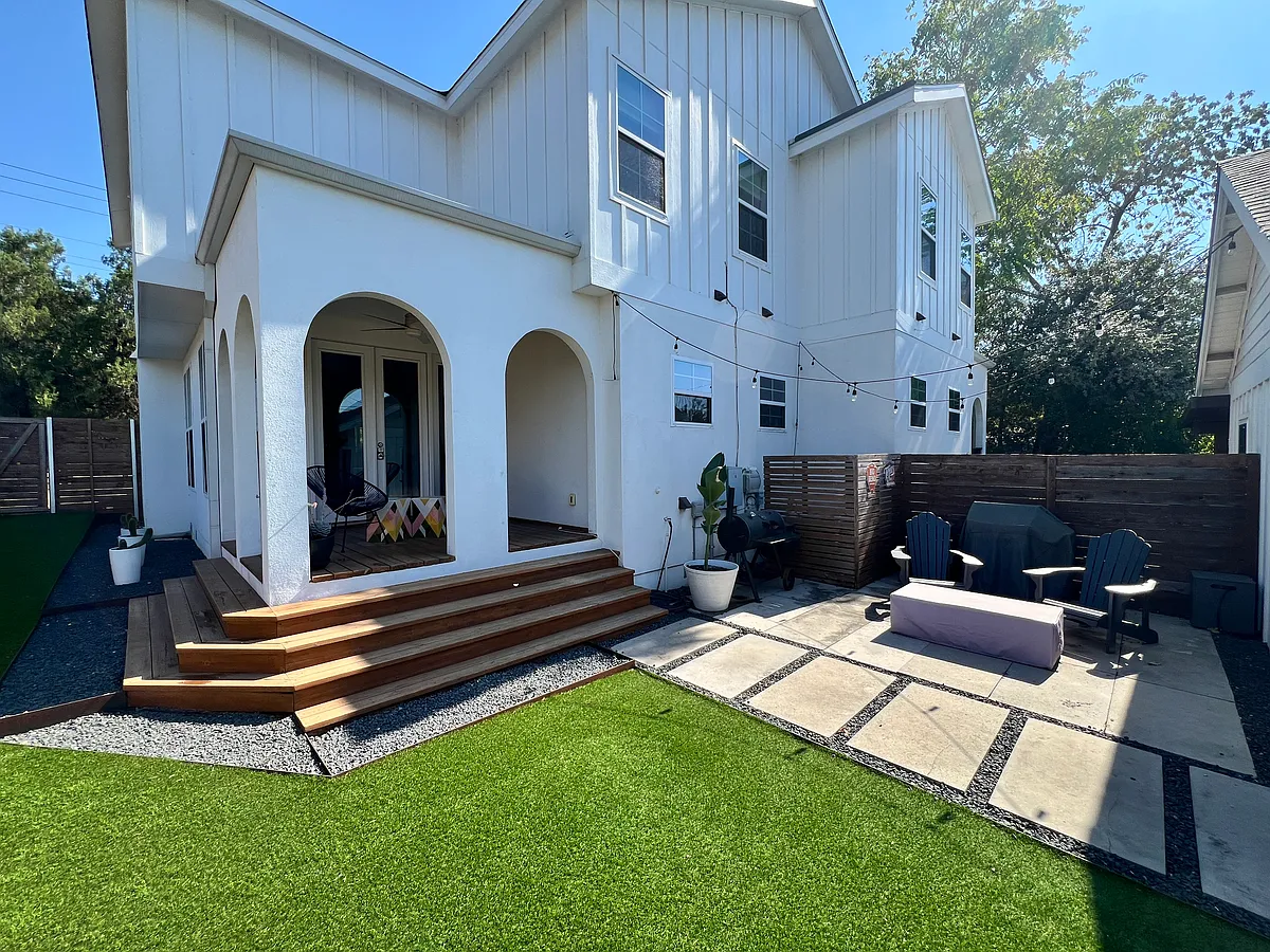Building Photo - 5222 Woodrow Ave #B