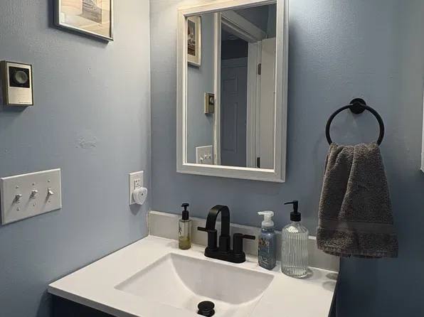 25 Lawrence St APT 54, Westbrook, ME 04092
