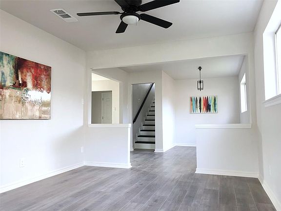 3rd image of 1512 Laurel Ln