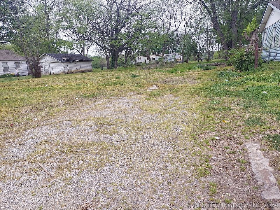 2nd image of 218 N 2nd St