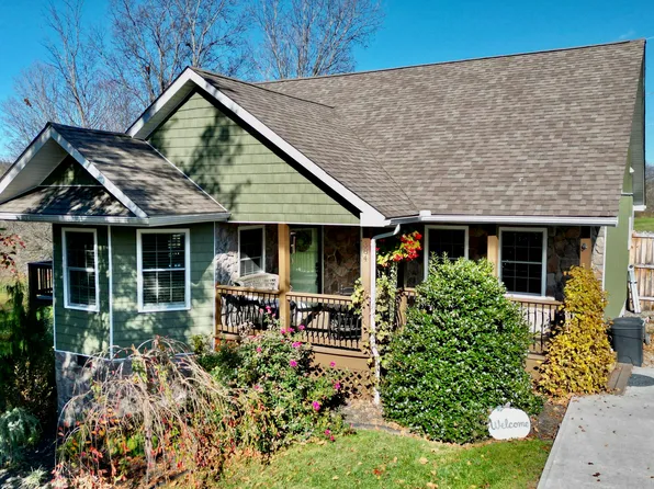 384 Cloverfield Ln, Lewisburg, WV 24901