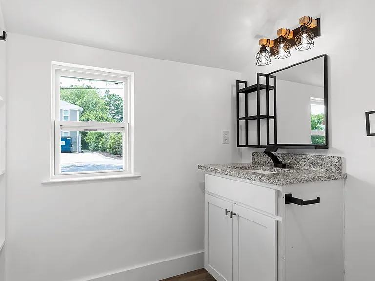 1704 Bailey Ave — Photo 17
