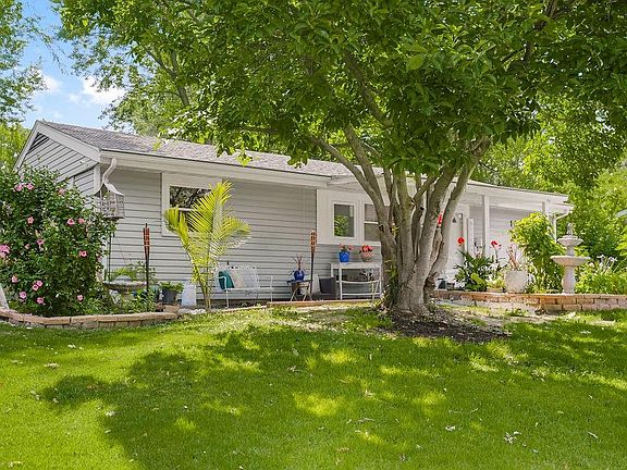 2nd image of 1003 NE Cowden Dr