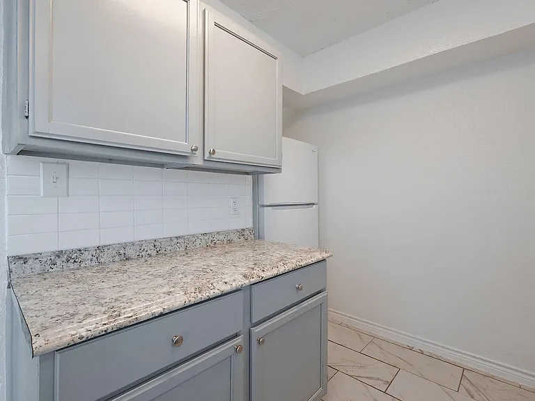 Ambassador Apartments — Photo 59