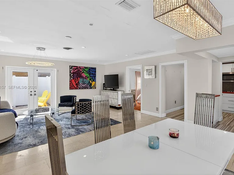 268 SE 8th Ave — Photo 30