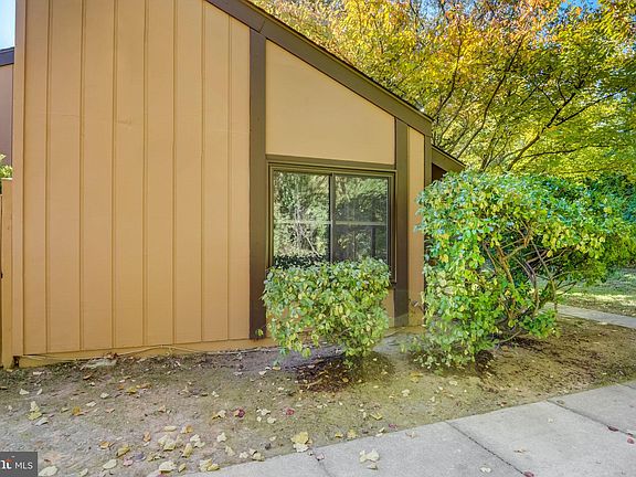 4th image of 3111 Babashaw Ct