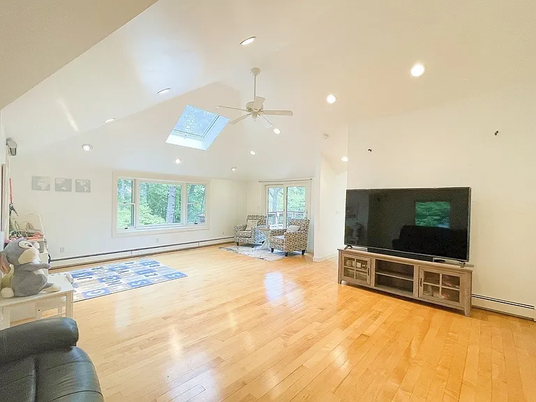 37 Emerson Rd — Photo 9