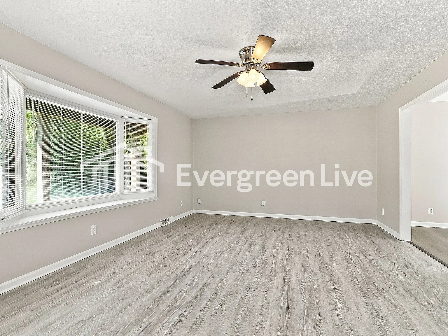 3 bed, 2.0 bath, 2523 sqft, $1,995 — Photo 3