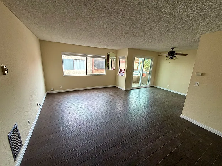 Avenida Las Brisas Apartments — Photo 2