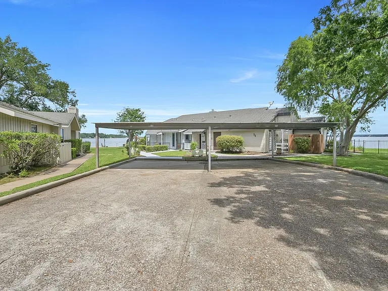 35 Lakeview Vlg — Photo 44