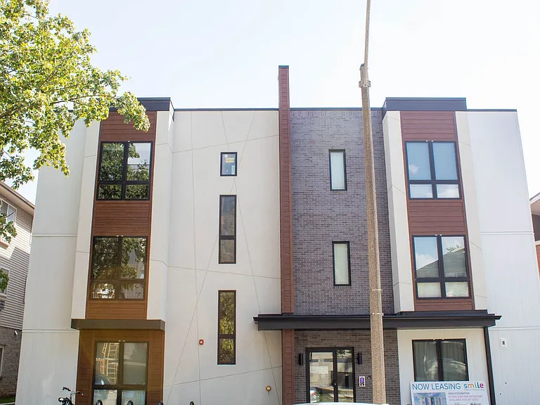 1009 W Stoughton St — Photo 32