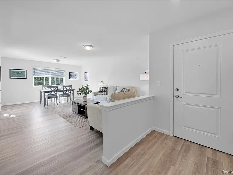 206 Golf Links Rd #215 — Photo 1