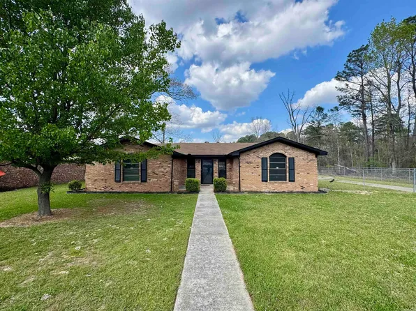 5923 Davis Dr, Pine Bluff, AR 71603