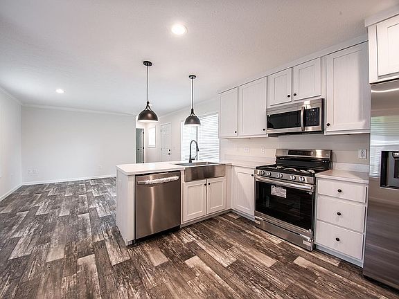 3rd image of 119 Colonial Vlg