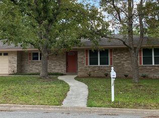 123 Crestwood Dr, Kerrville, TX 78028