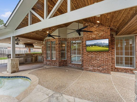 4th image of 26 Shady Pond Pl