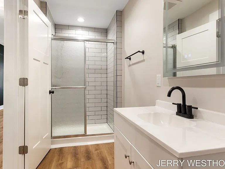 715 Butterworth St SW #1 — Photo 8