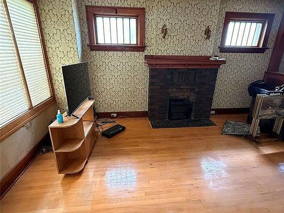 2nd image of 1370 Retallack STREET