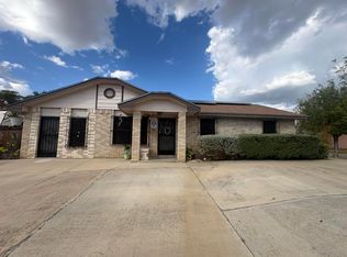 5710 Cactus Dr, Laredo, TX 78041