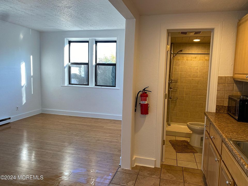 2nd image of 17 Leroy Place #2B