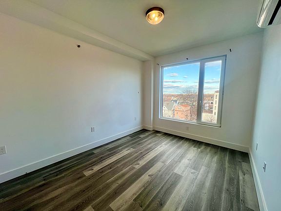 4th image of 3211 Glenwood Rd Unit 4C