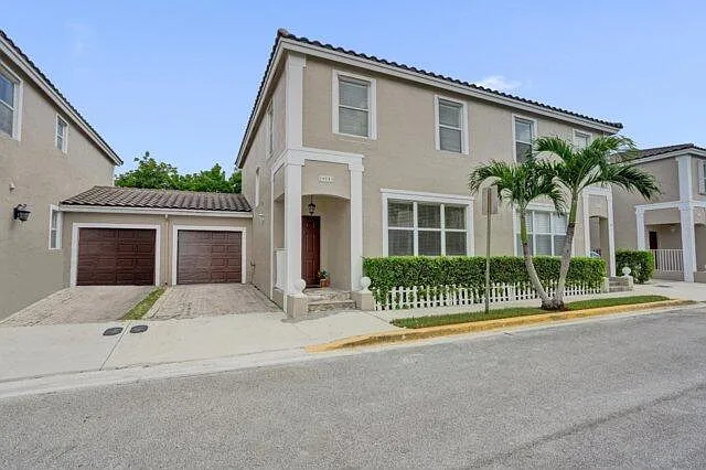 10581 NW 57th Ct — Photo 1