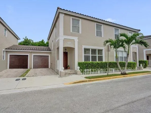 10581 NW 57th Ct, Pompano Beach, FL 33076