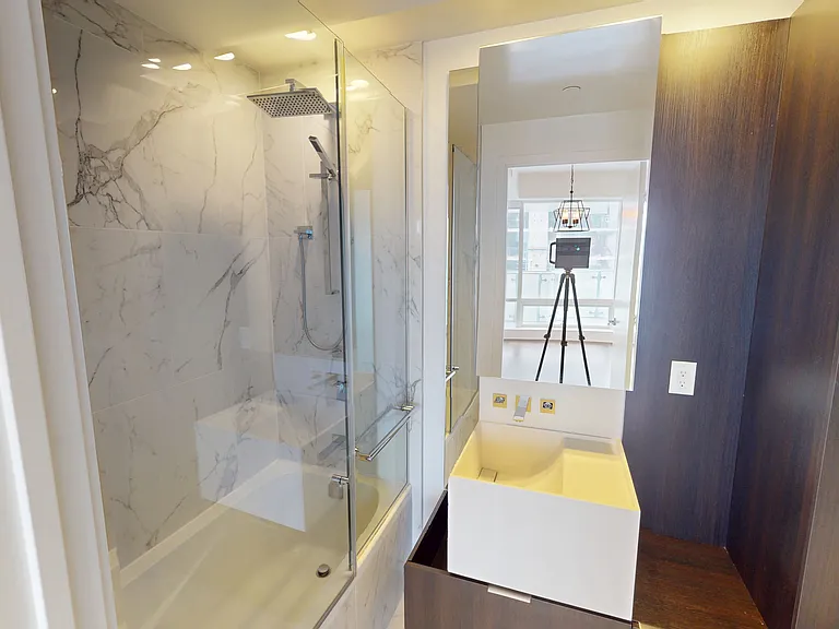 1 Bloor St E #4407 — Photo 18
