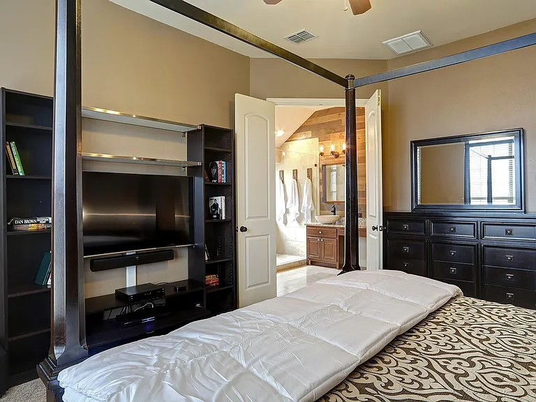2440 Deerwood Dr — Photo 29