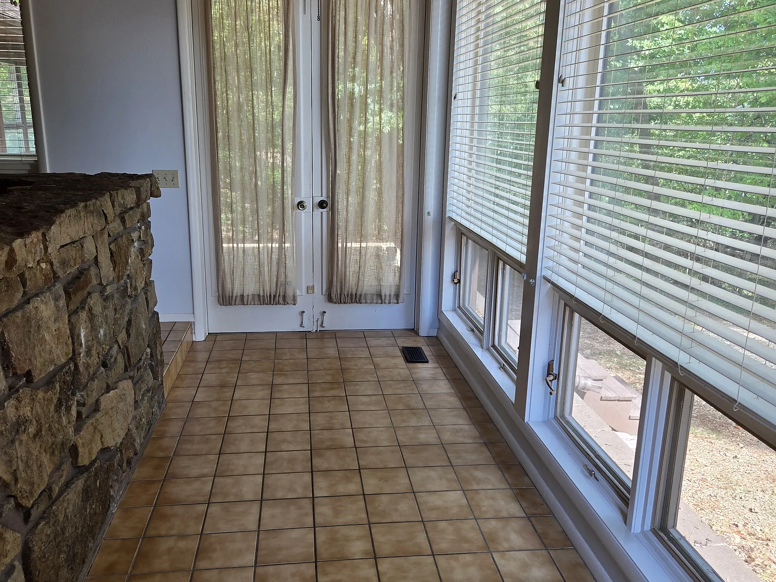 2 bed, 1588 sqft, $2,000 — Photo 2