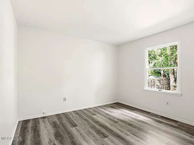 1305 Marshall St — Photo 9