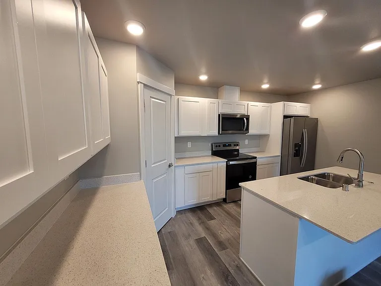 3404 Taylor Ave — Photo 5