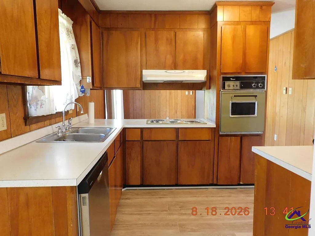 3 bed, 2.0 bath, 1432 sqft, $1,600 — Photo 4