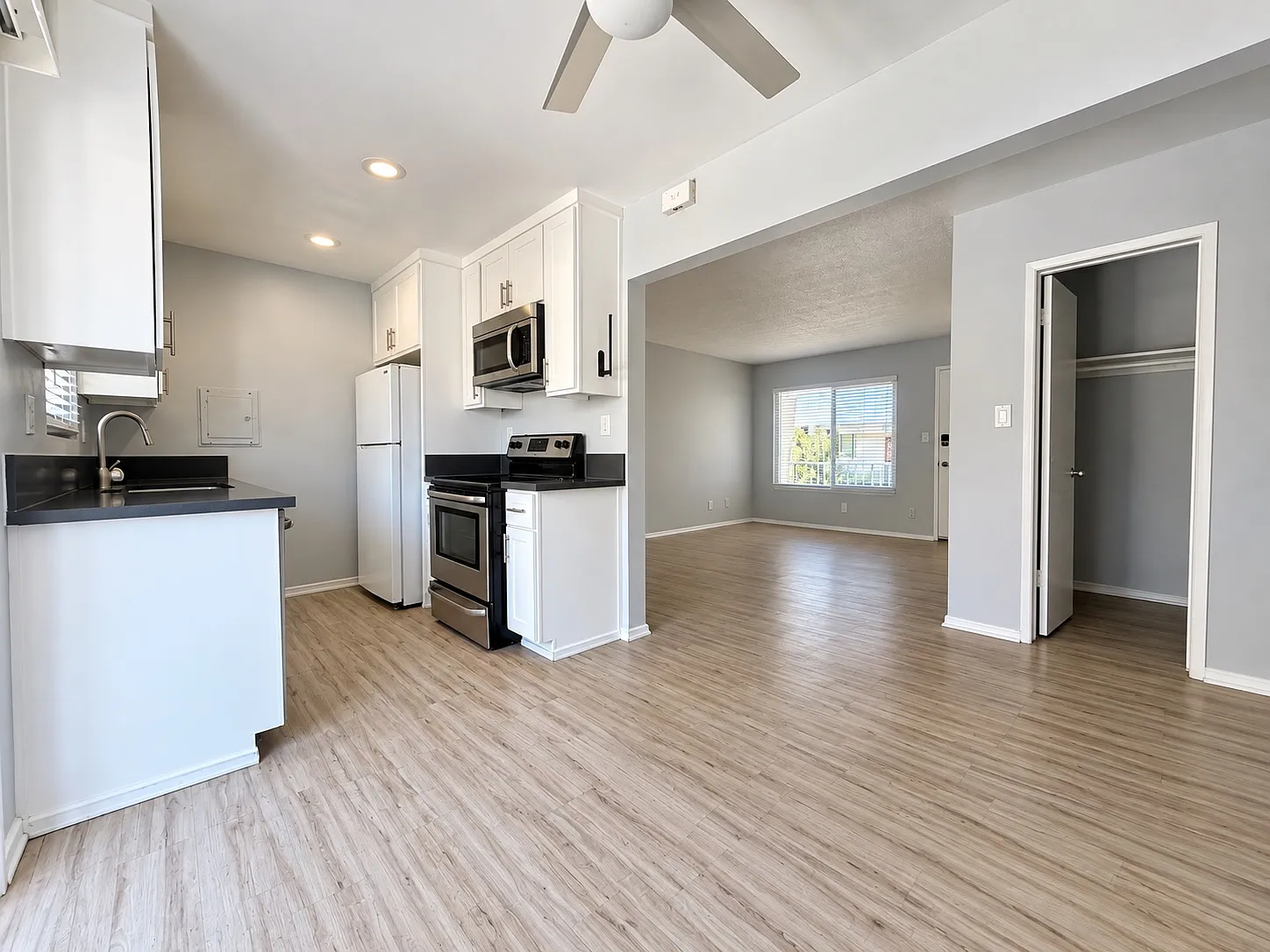 358 Lime Ave — Photo 4