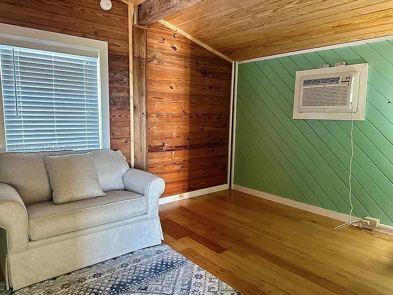 813 Hawksbill Ln — Photo 10