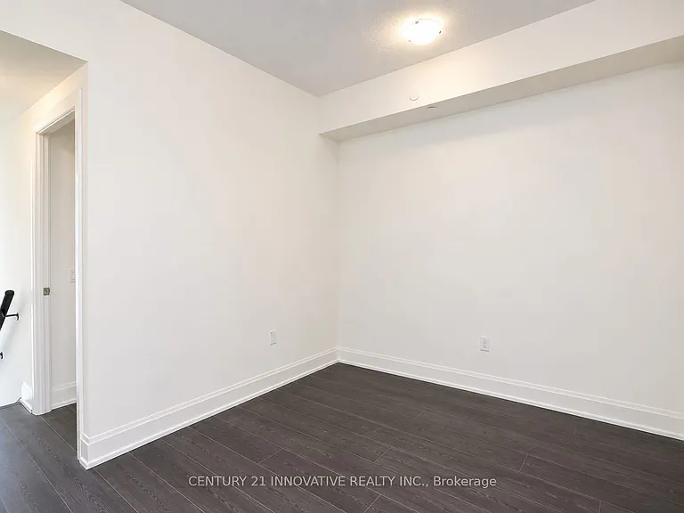 509 Dundas St W — Photo 11