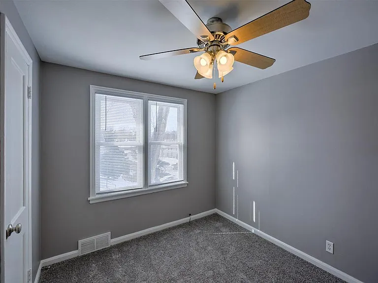 Modern bedroom with white trim at Colonial Park.