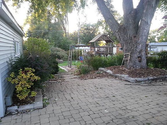 3rd image of 25178 W Lincoln Dr
