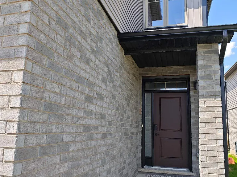 1240 Emma Chase — Photo 2