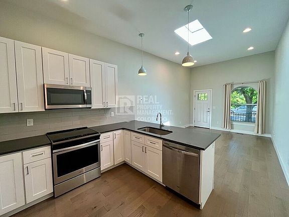 3rd image of 3833 Shoshone St