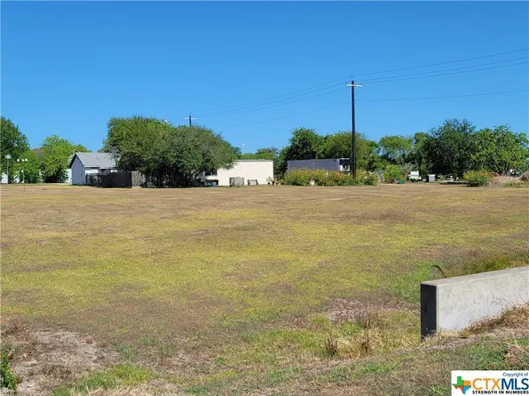 808-812 W Houston Ave, Seadrift, TX 77983