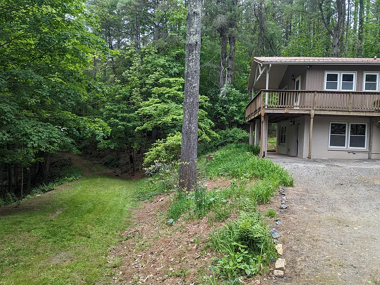 122 Laurel Manor Ln #B — Photo 1