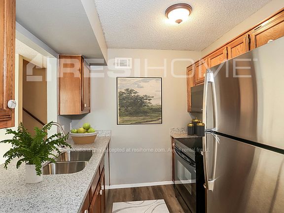 3rd image of 411 Dawn Dr