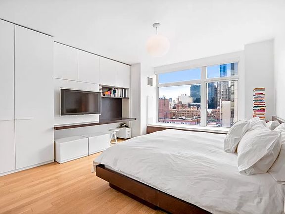 5th image of 400 E 67th St #14A
