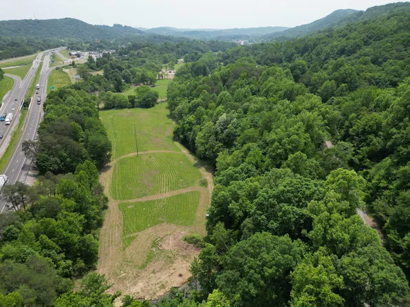 122 Mountain Side Ln, Rocky Top, TN 37769