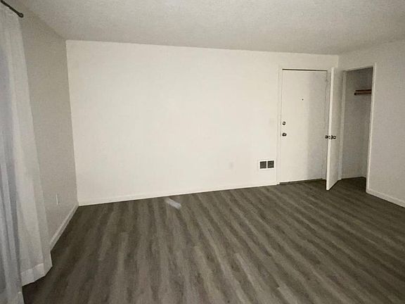 4th image of 4006 S Lawrence St #2