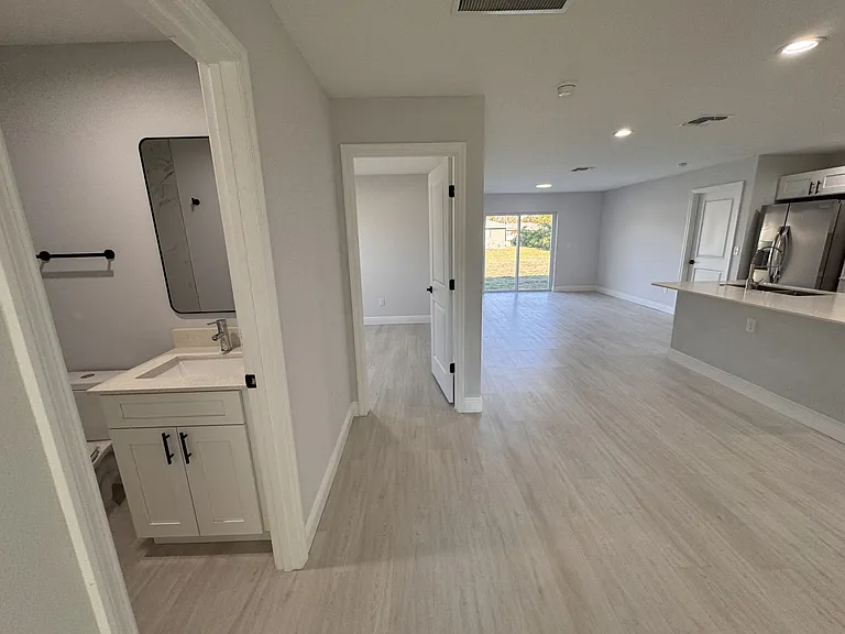 4100 Mendoza Ave — Photo 7